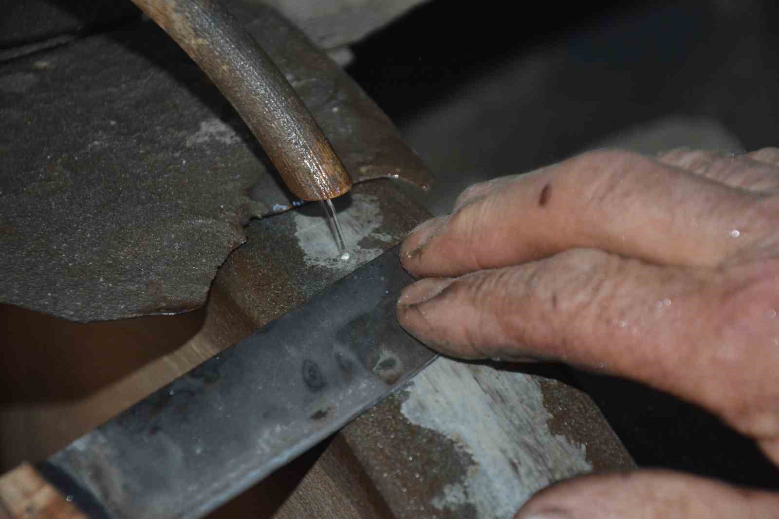 Manisa’nın 64 yıllık çelik bileği Orhan usta yarım asırdır örs başında
