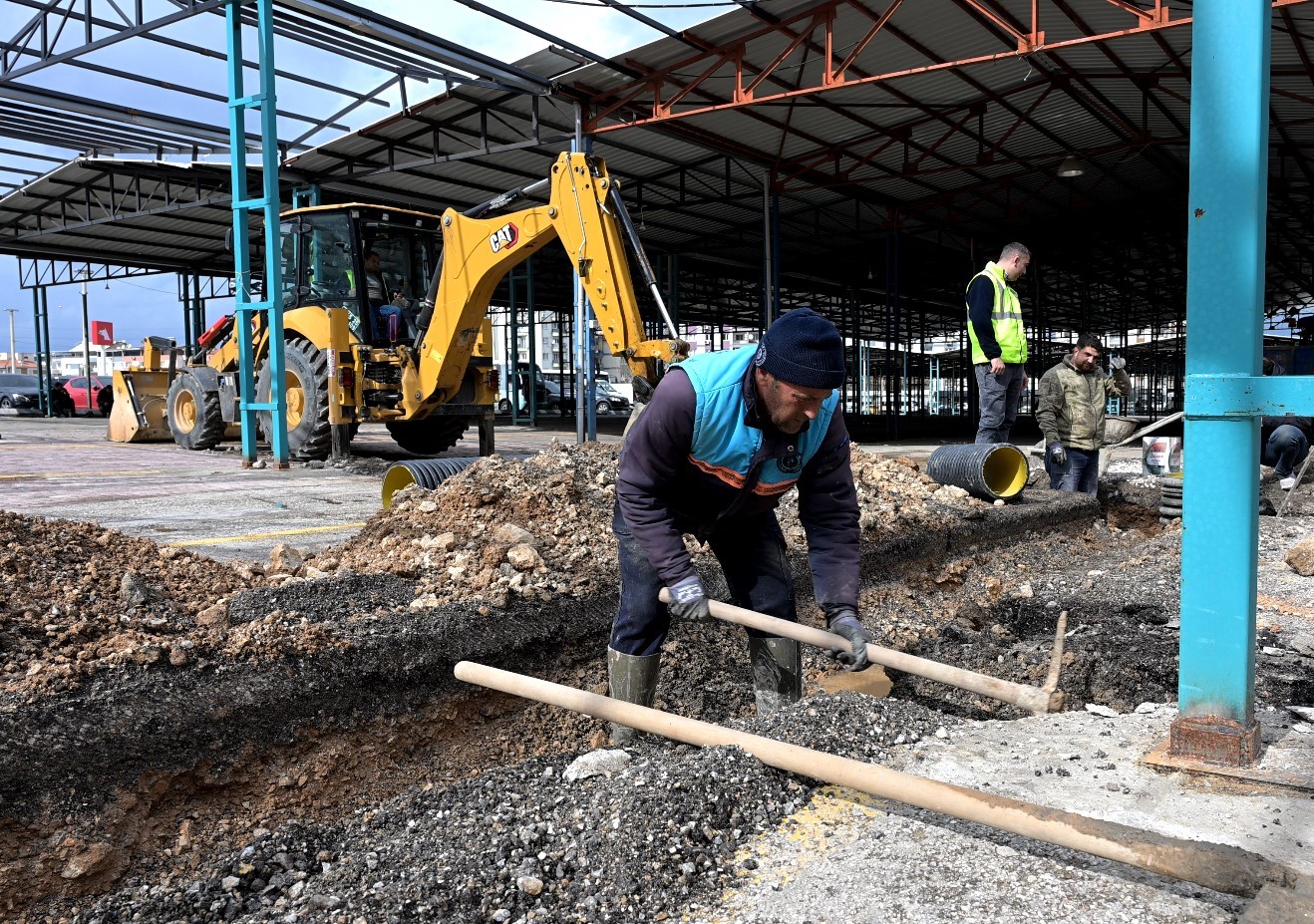 Manisa’nın en büyük pazaryerinin altyapı sorunu çözüme kavuştu
