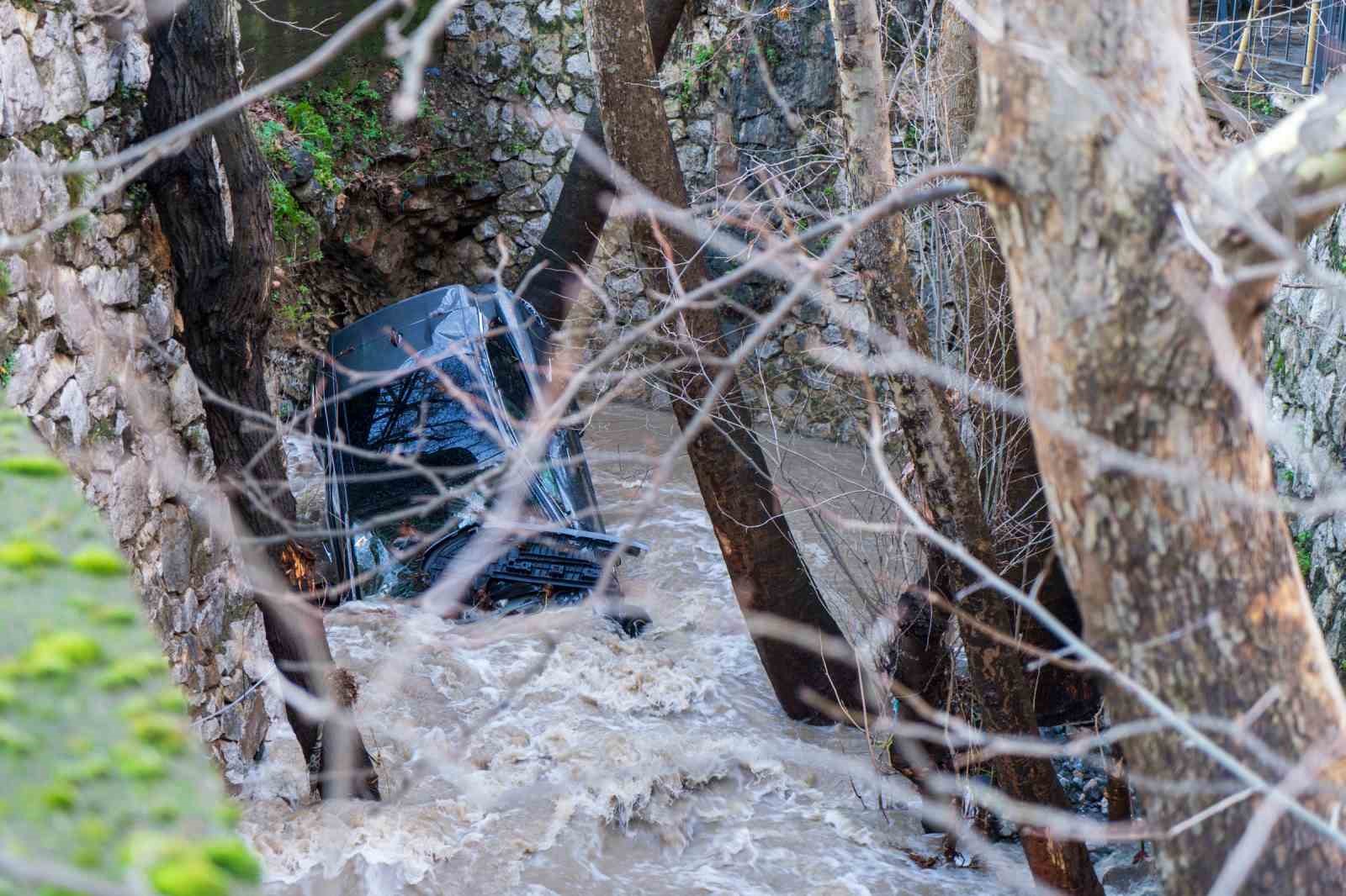 Manisa’yı sağanak vurdu, taşkın hasarı gün ağarınca ortaya çıktı
