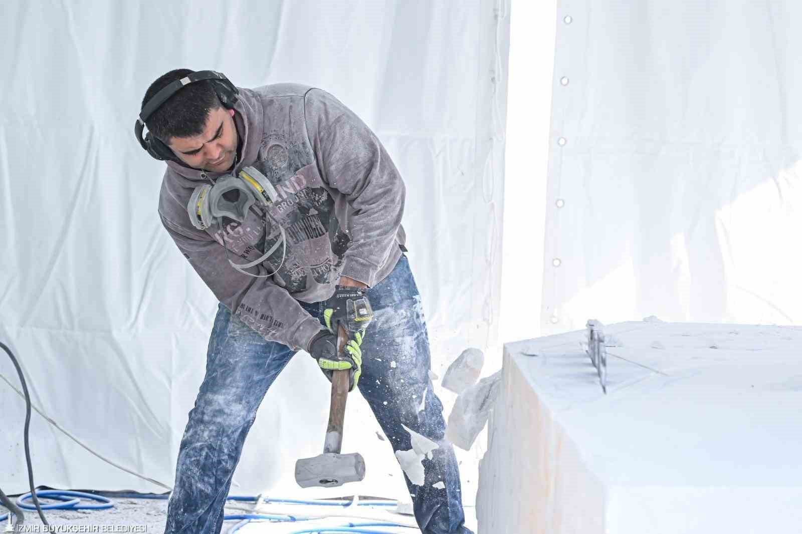 Marble İzmir’de mermer sanata dönüşüyor
