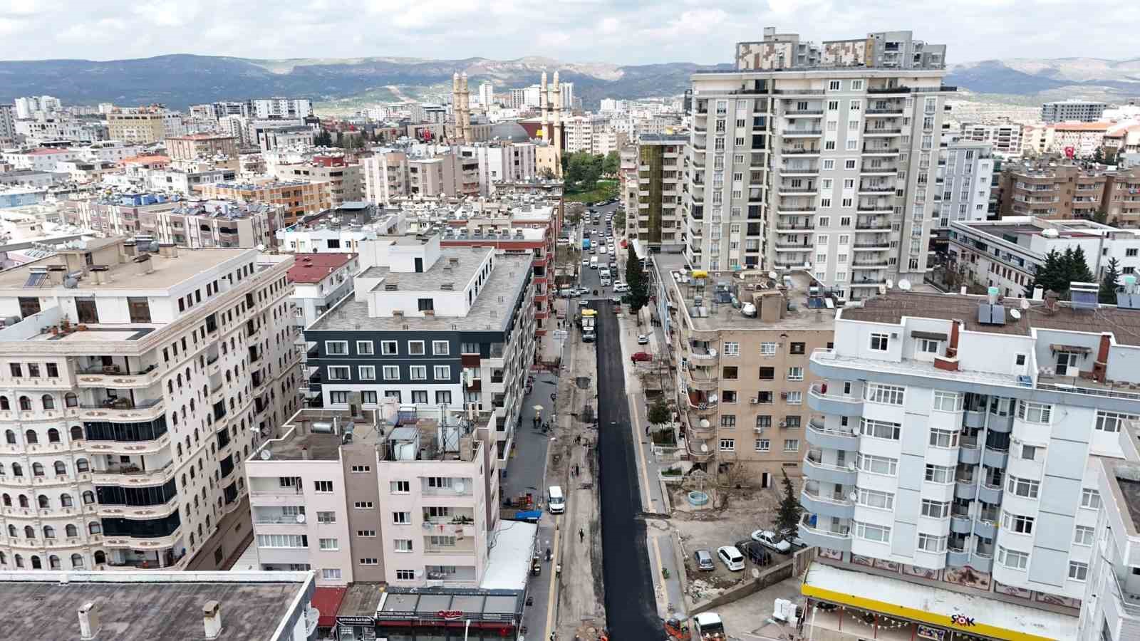 Mardin Büyükşehir Belediyesi, asfalt ve yol yenileme seferberliği başlattı
