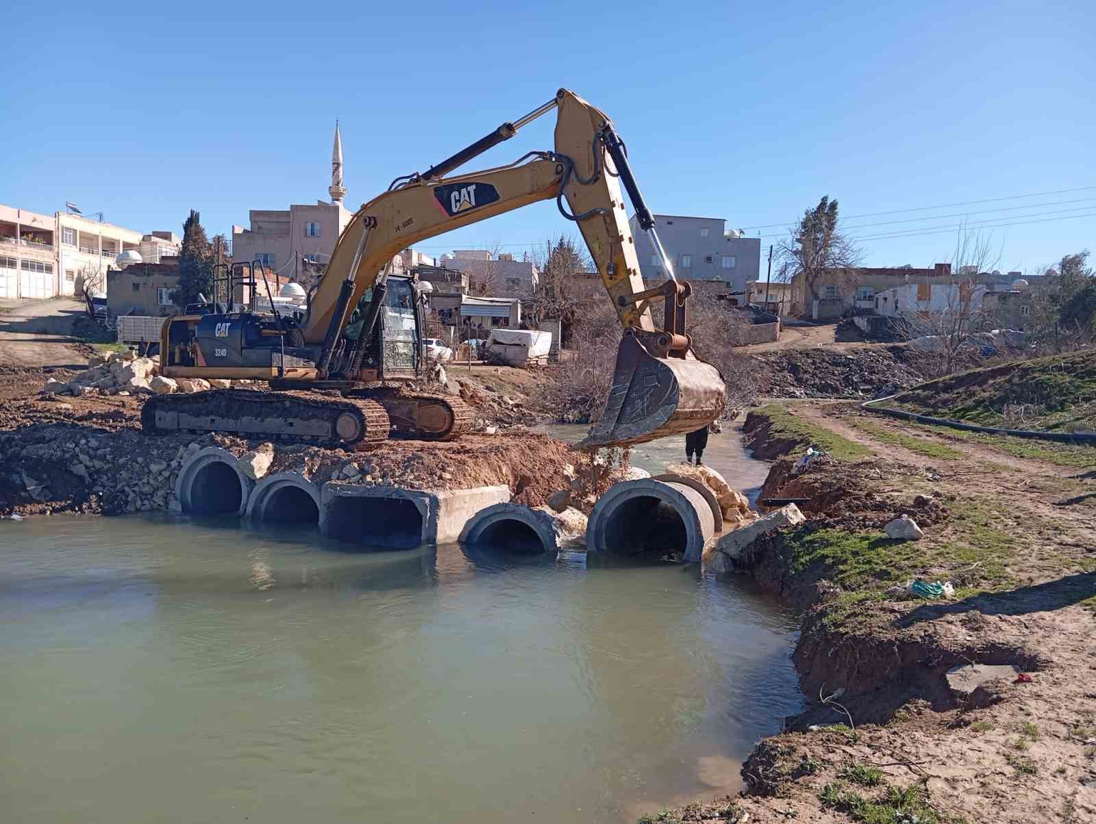 Mardin Büyükşehir Belediyesi Kızıltepe’de tahrip olan köprünün yerine yeni köprü inşa etti
