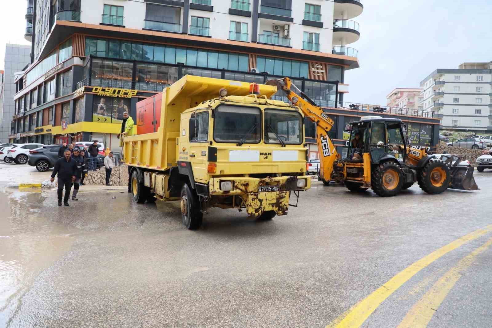 Mardin Büyükşehir Belediyesi ve MARSU ekipleri sahada seferber oldu
