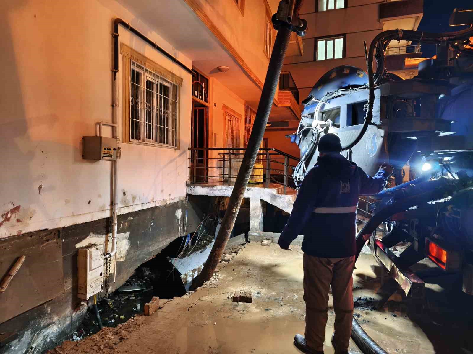 Mardin Büyükşehir Belediyesi ve MARSU’dan sel seferberliği
