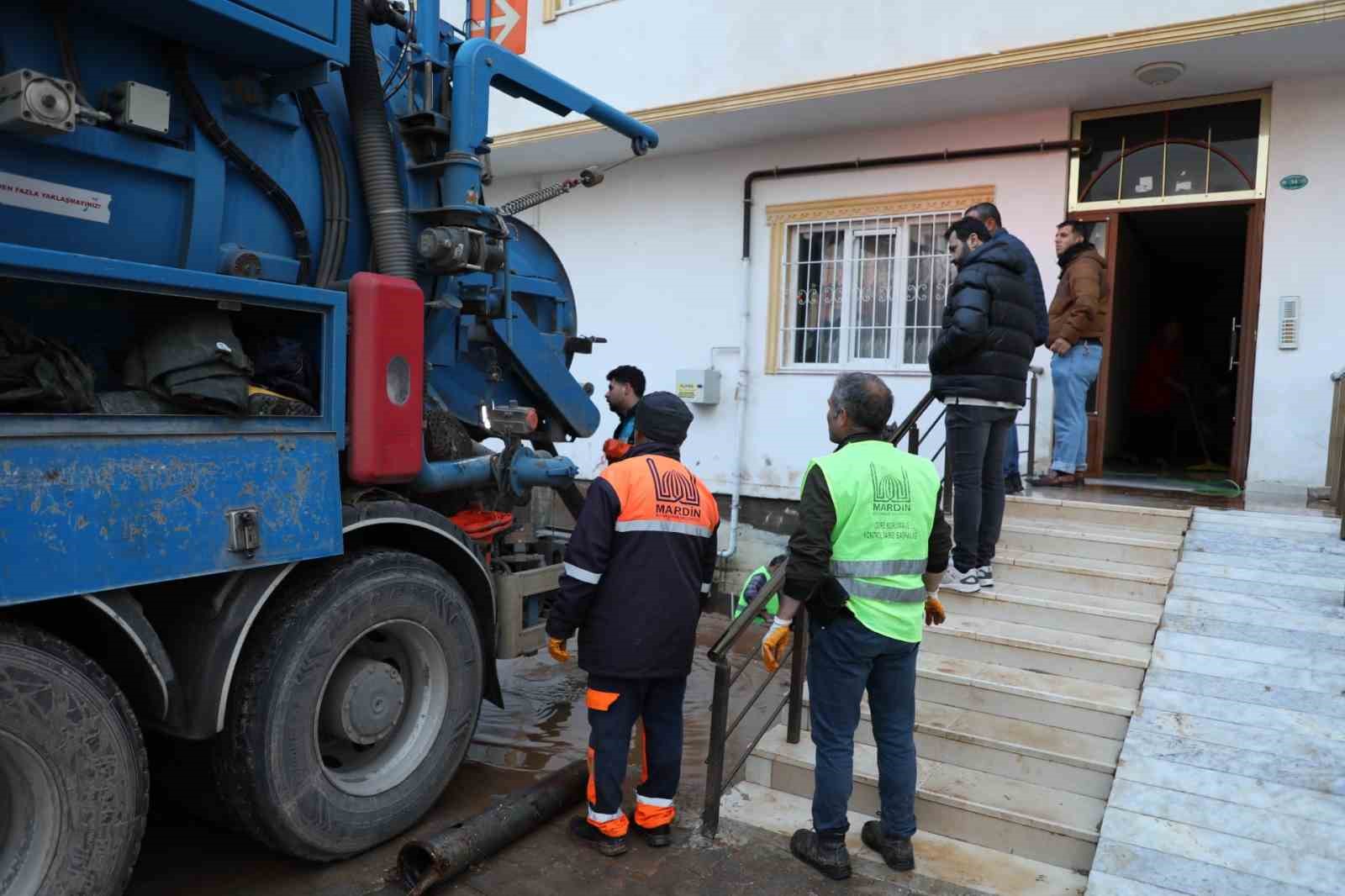 Mardin Büyükşehir Belediyesi ve MARSU’dan sel seferberliği

