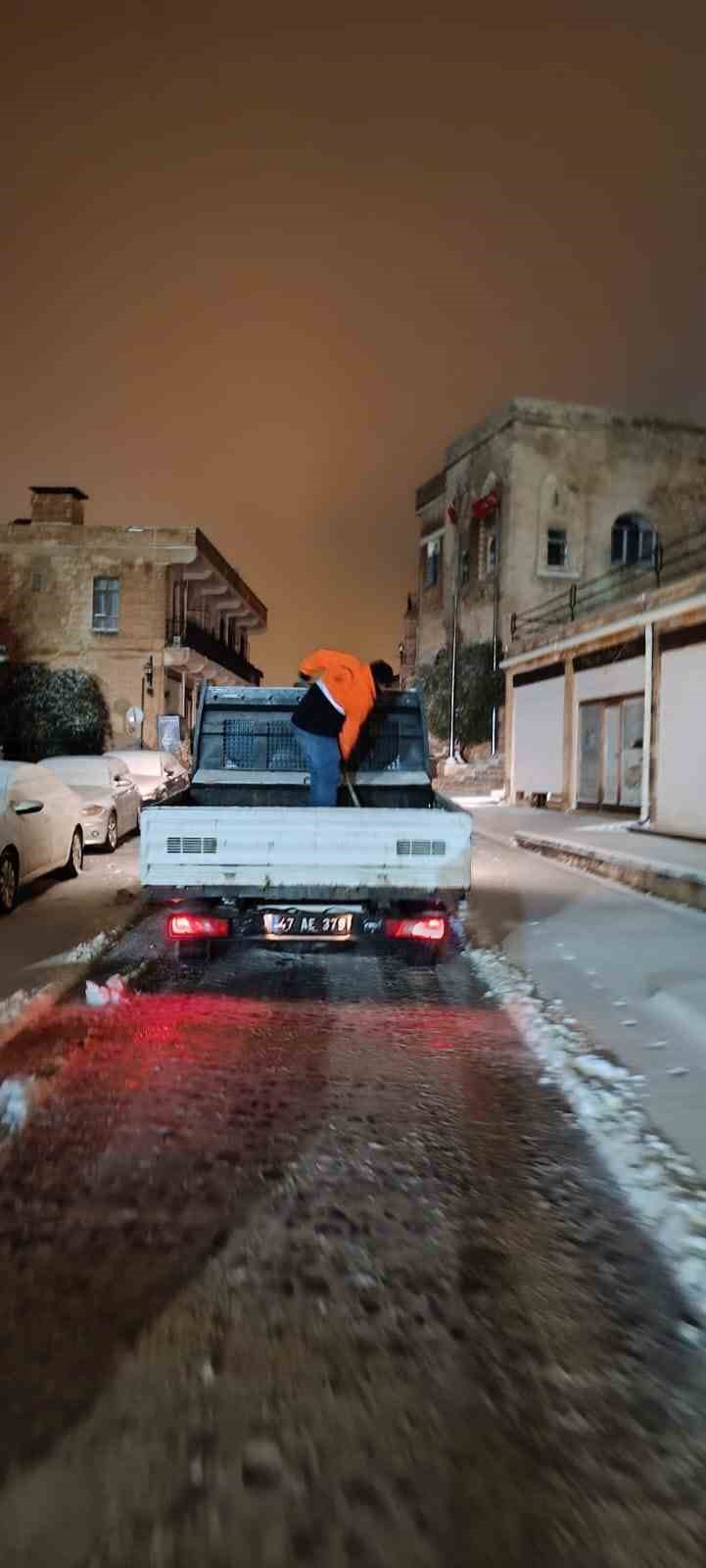 Mardin Büyükşehir Belediyesinden karla mücadele çalışmaları
