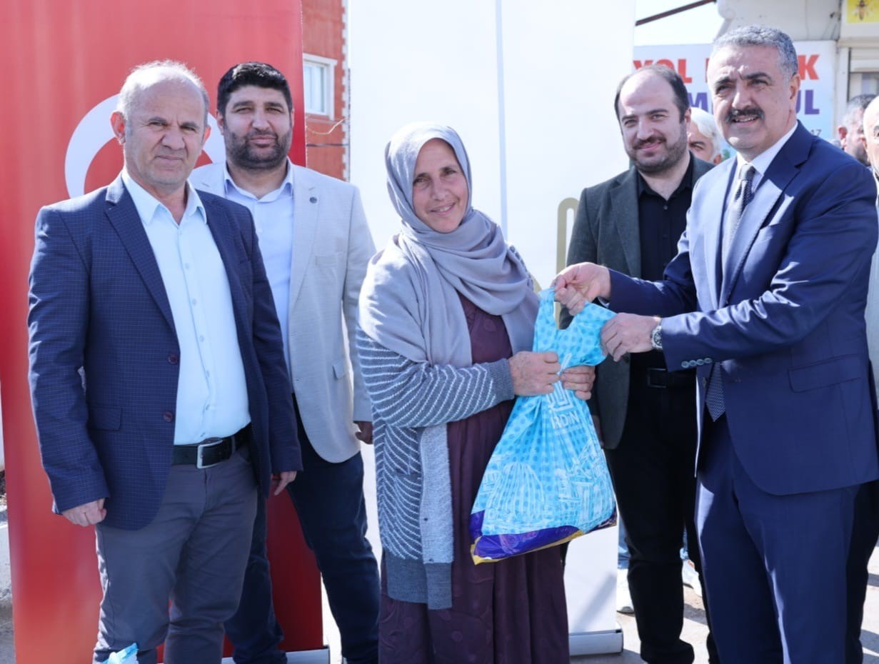 Mardin Büyükşehir Belediyesi’nden üreticilere 10 ton arı keki dağıtımı
