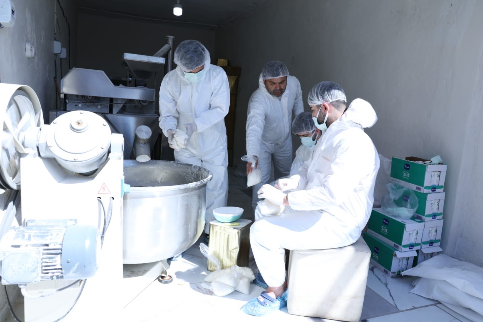 Mardin Büyükşehir Belediyesi’nden üreticilere 10 ton arı keki dağıtımı
