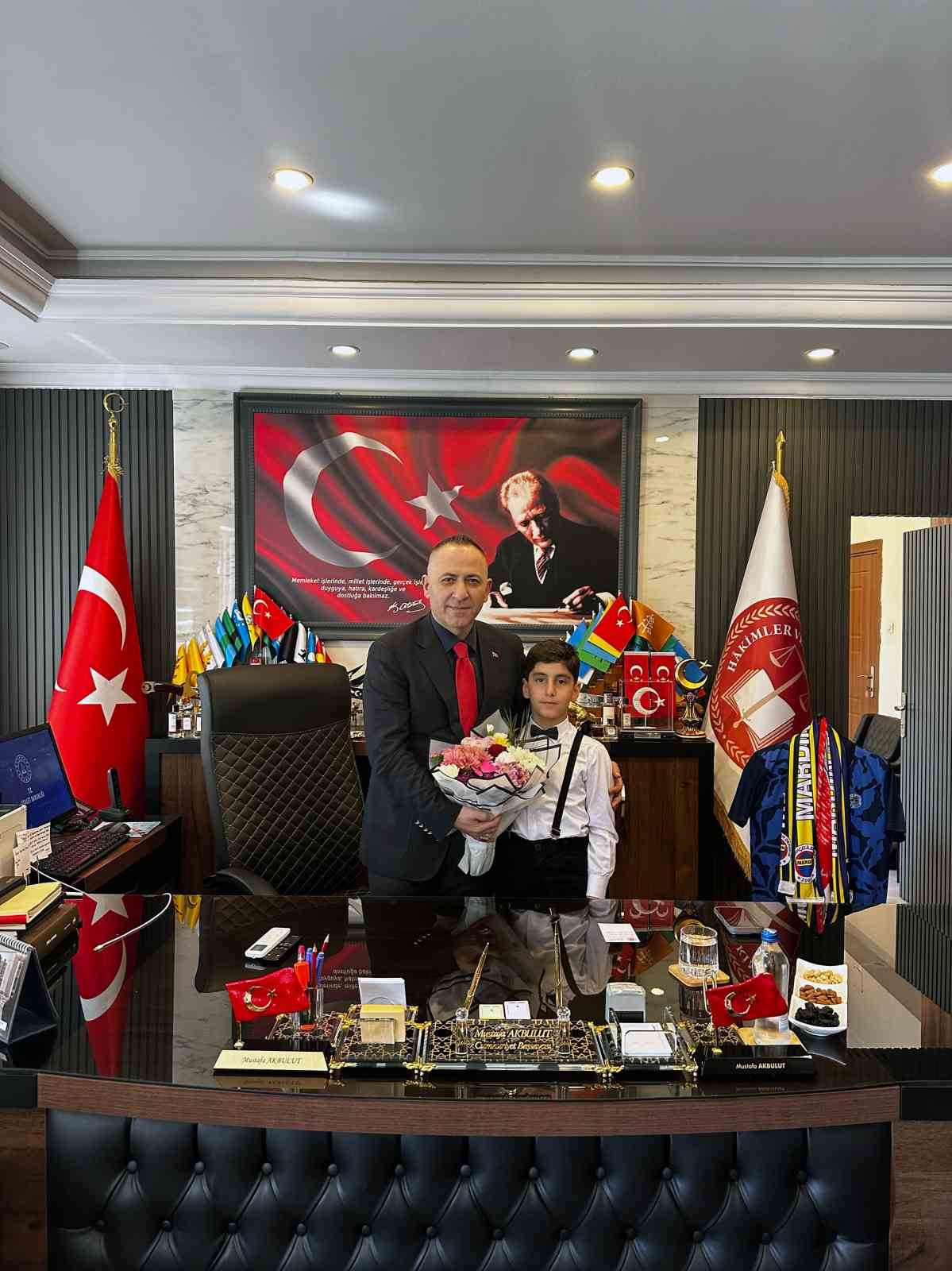 Mardin Cumhuriyet Başsavcısı Akbulut makamını 23 Nisan için öğrenciye emanet etti
