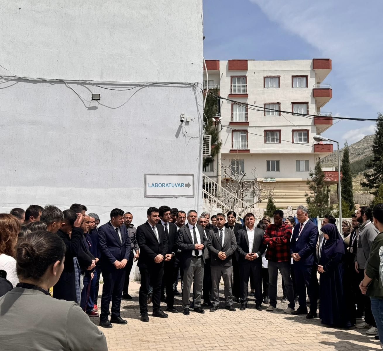 Mardin İl Sağlık Müdürü Yavuz, saldırıya uğrayan personeli ziyaret etti
