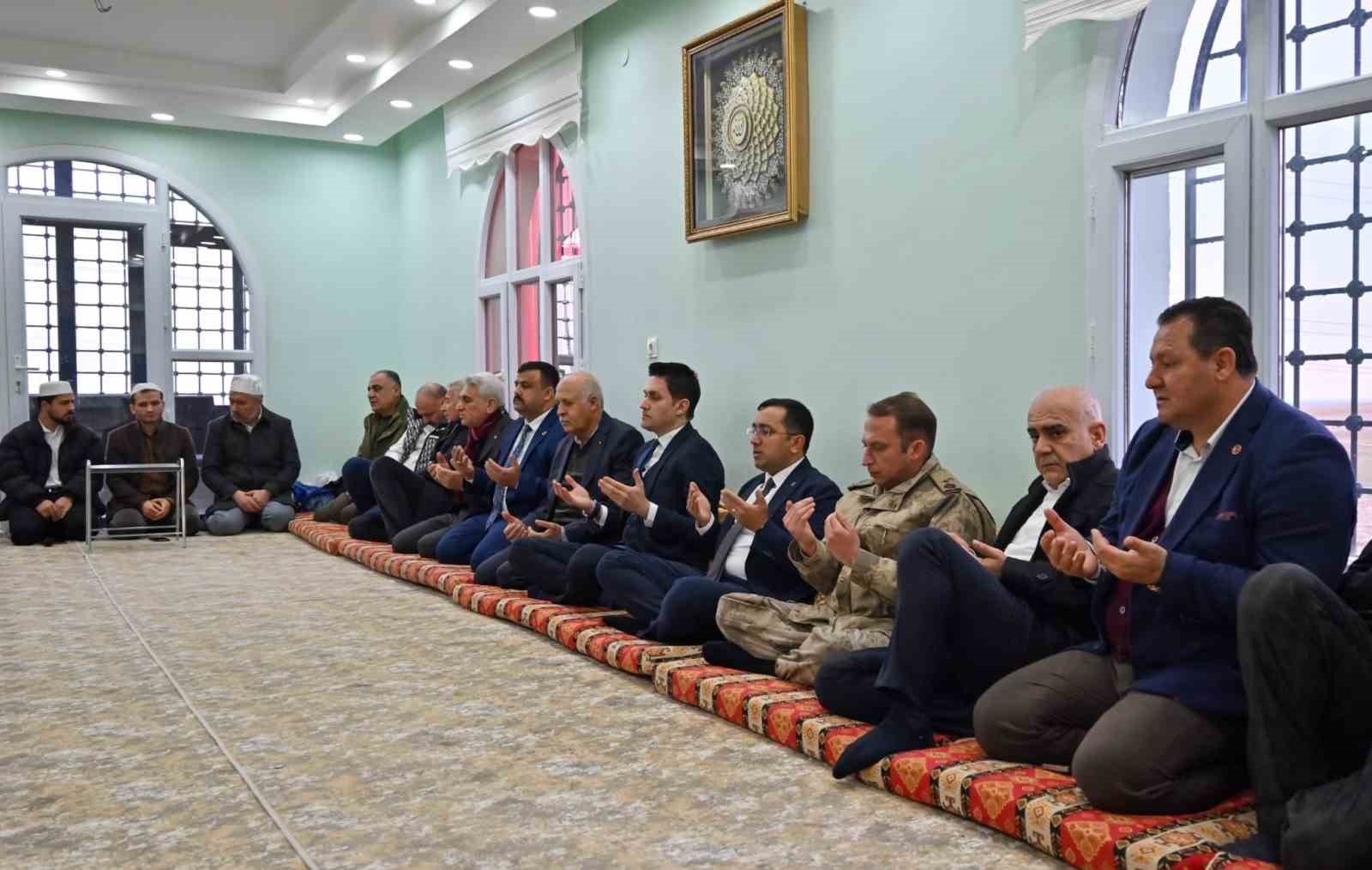 Mardin’de 39 yıl önce terör örgütünün şehit ettiği 8 kişi dualarla anıldı
