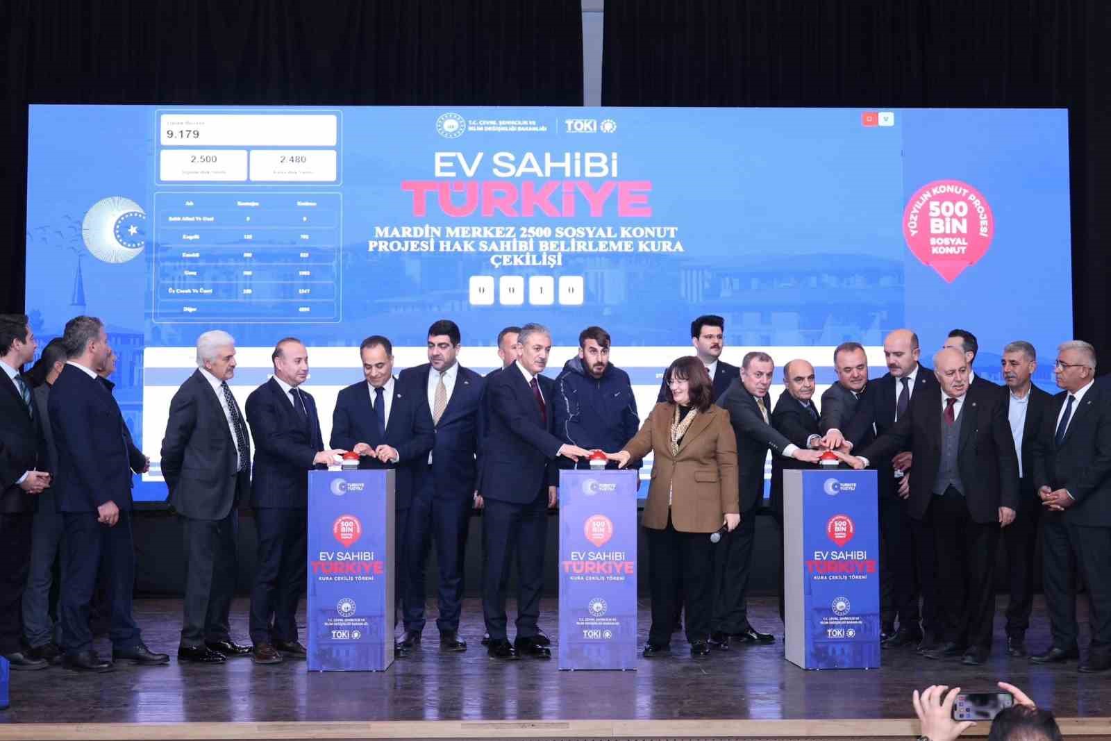 Mardin’de 5 bin 357 konutun hak sahipleri için kura çekimi yapıldı
