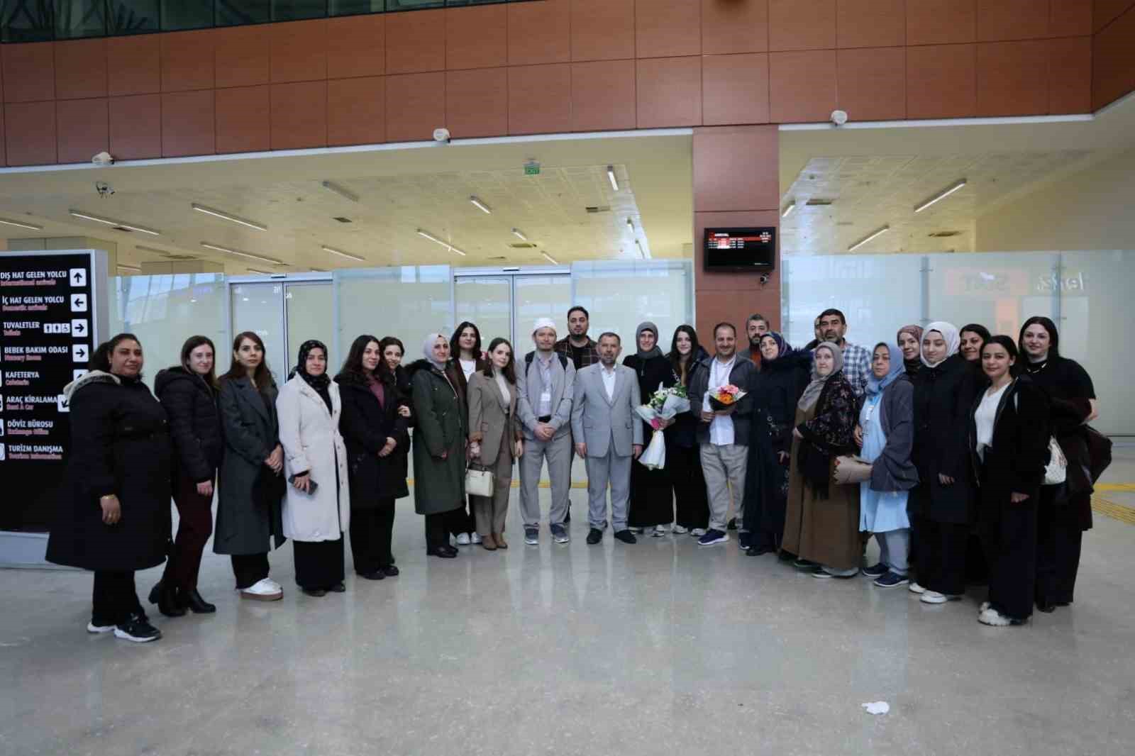 Mardin’de "Aile Yılı" kapsamında umreden dönen çiftlere duygusal karşılama
