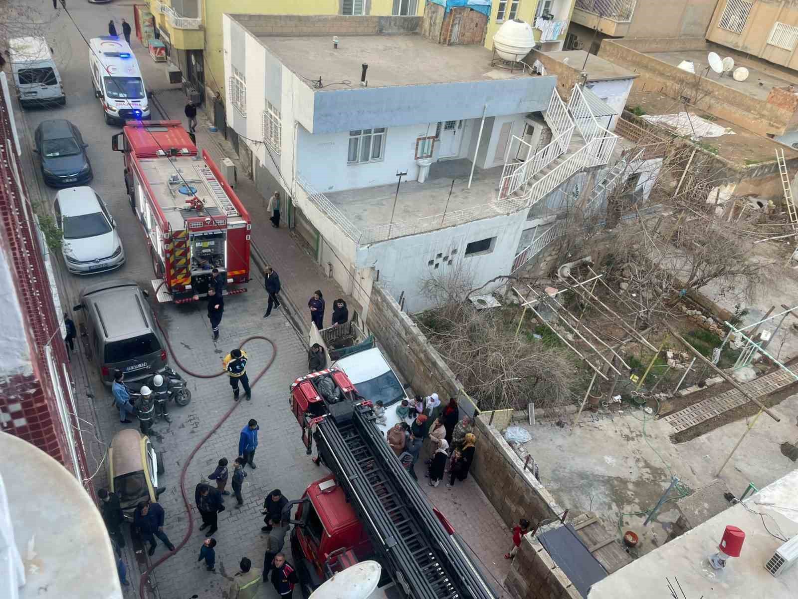 Mardin’de apartman dairesinde çıkan yangın söndürüldü

