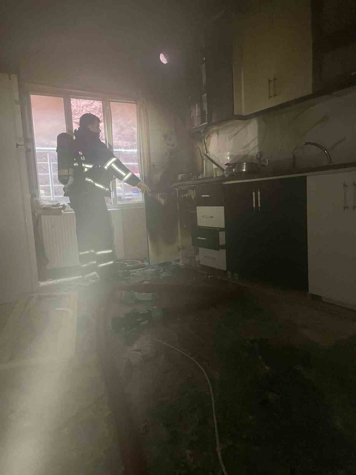 Mardin’de apartman dairesinde çıkan yangın söndürüldü
