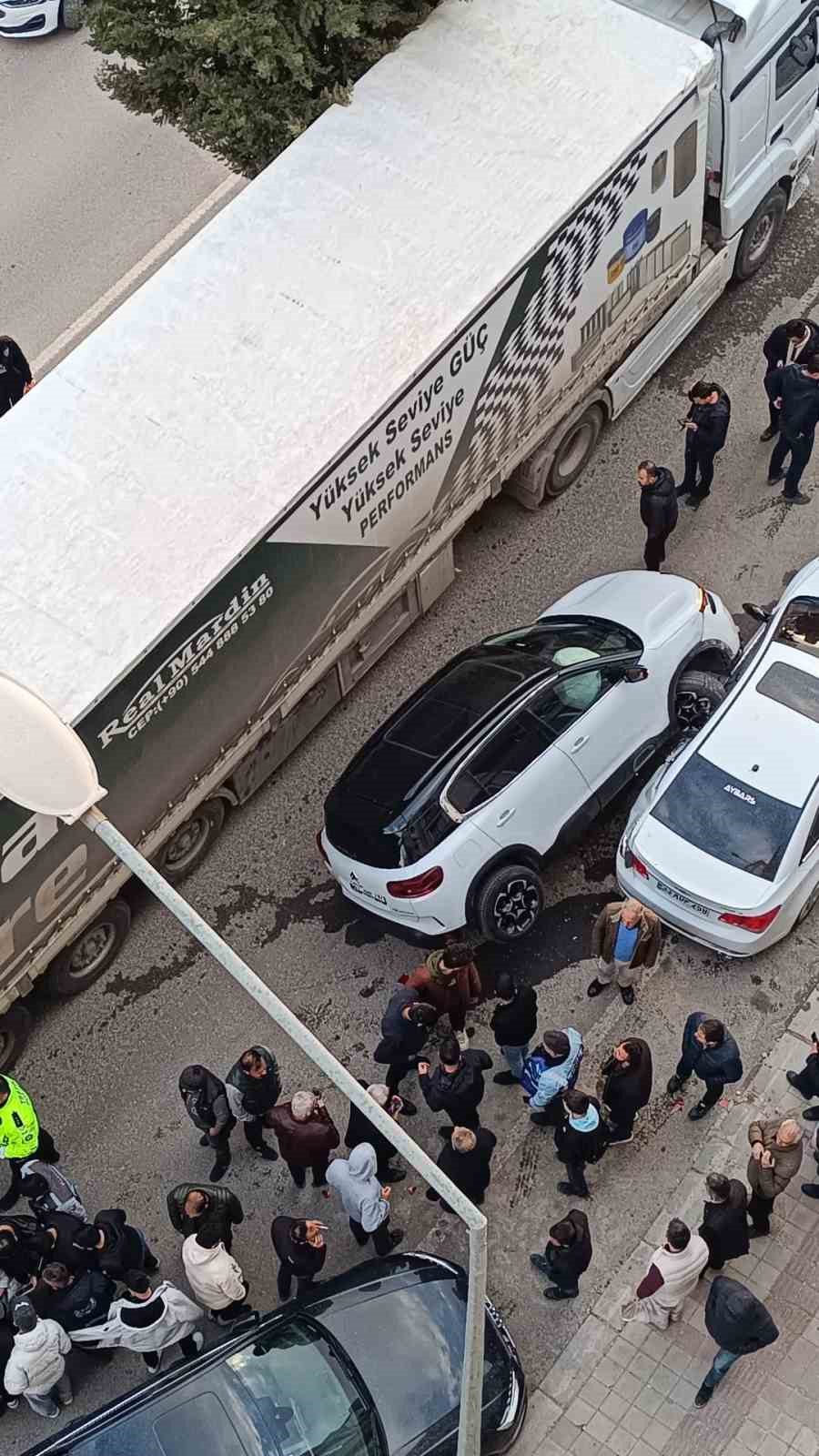 Mardin’de araç kadın öğretmene çarptı: Dehşet anları kamerada
