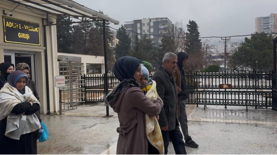 Mardin’de babasını patlayıcıyla öldürmek istediği öne sürülen sanığın davası ertelendi
