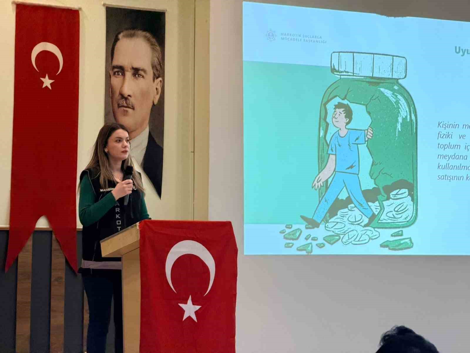Mardin’de bağımlılıklarla mücadele semineri düzenlendi
