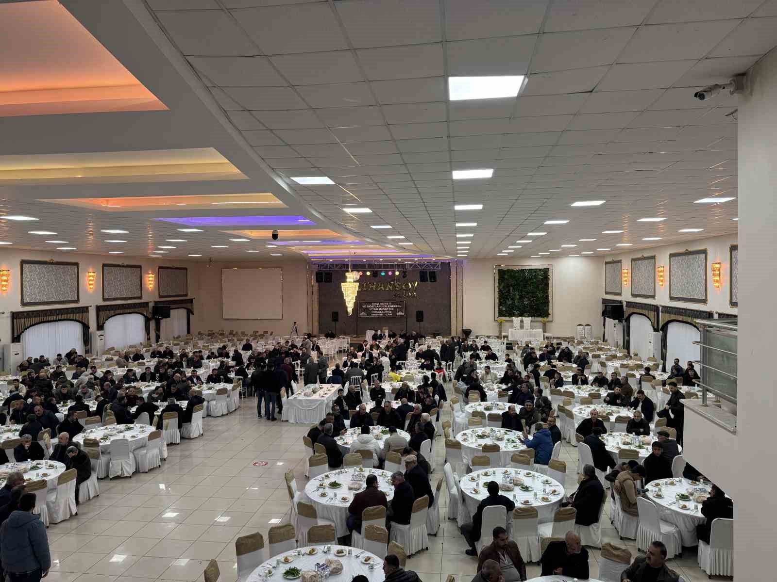 Mardin’de Daşi aşiretinden iftar
Mardin’de Daşi aşiretinden iftar