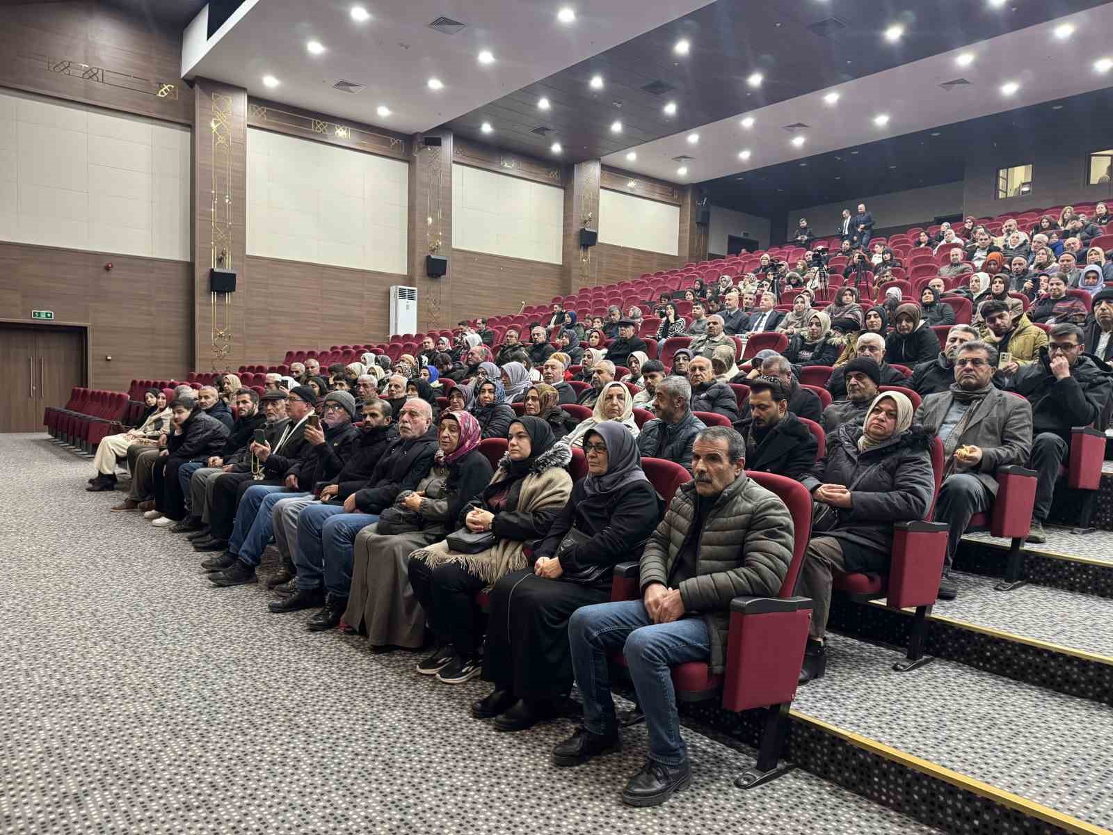 Mardin’de evlilikte 25 yılını tamamlayan 47 çift için umre kurası çekildi
