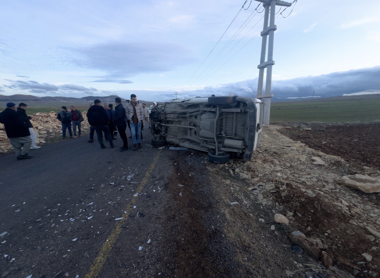 Mardin’de iki araç kafa kafaya çarpıştı: 4 yaralı
