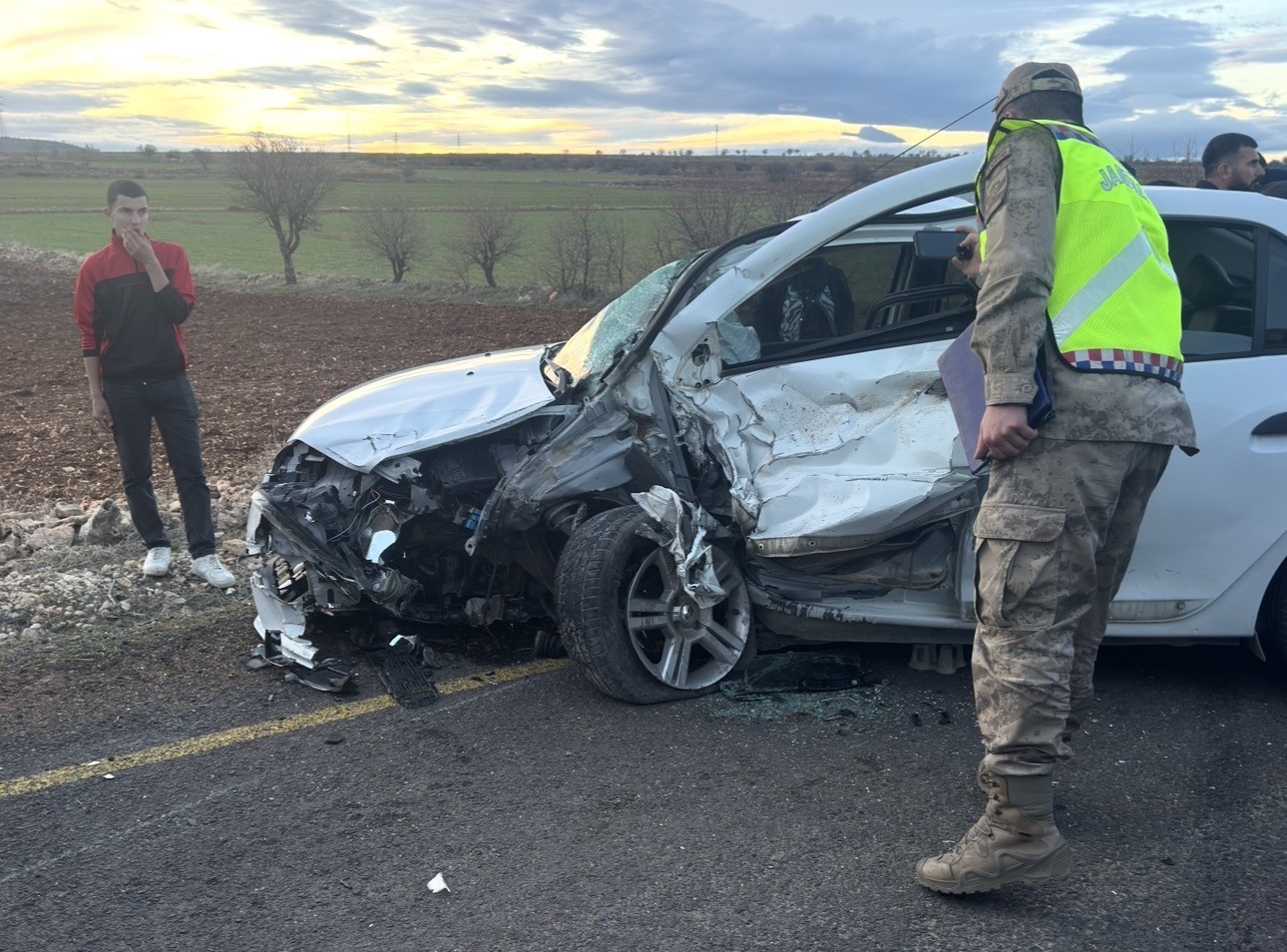 Mardin’de iki araç kafa kafaya çarpıştı: 4 yaralı
