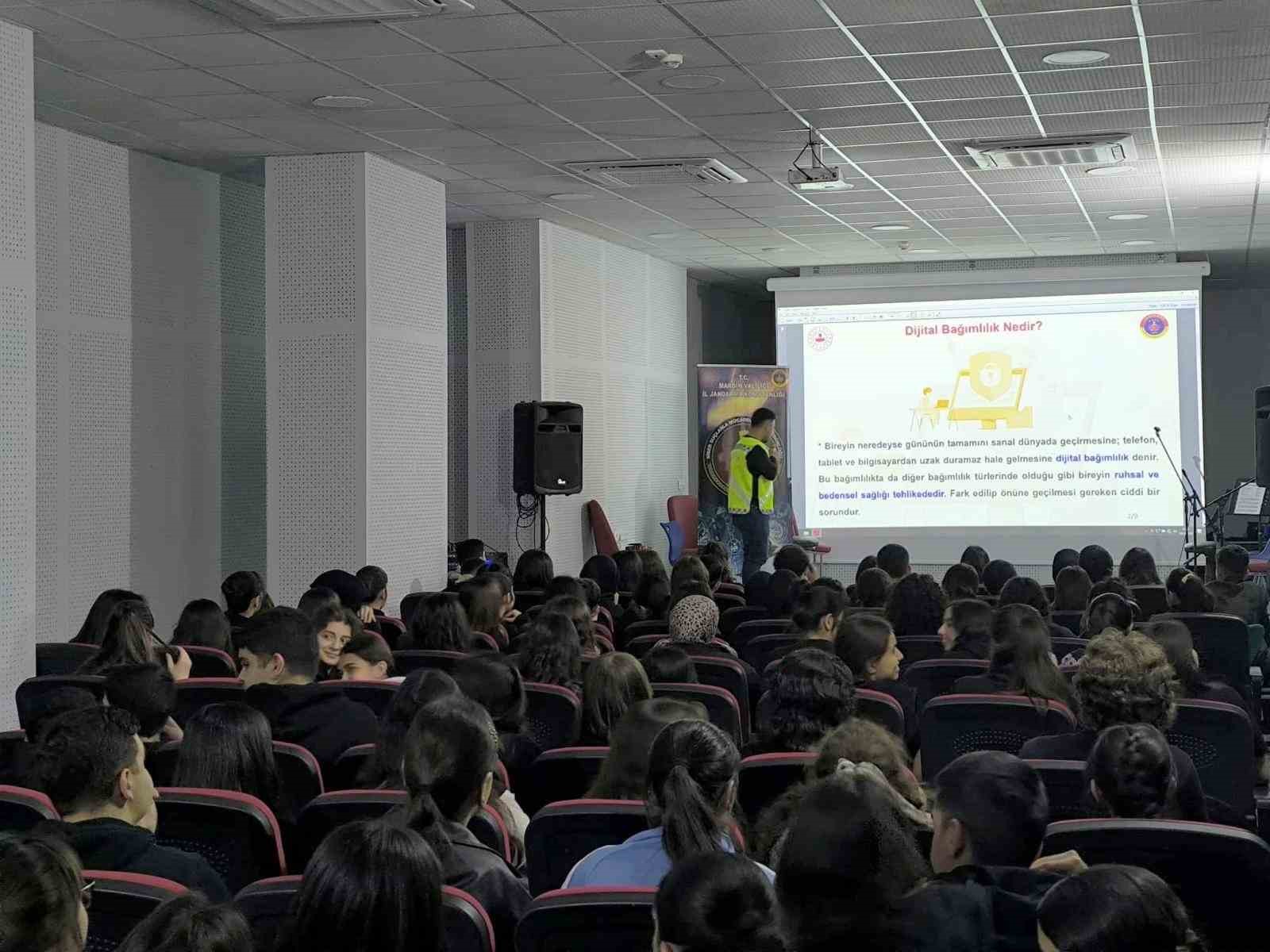 Mardin’de jandarmadan öğrencilere siber farkındalık eğitimi
