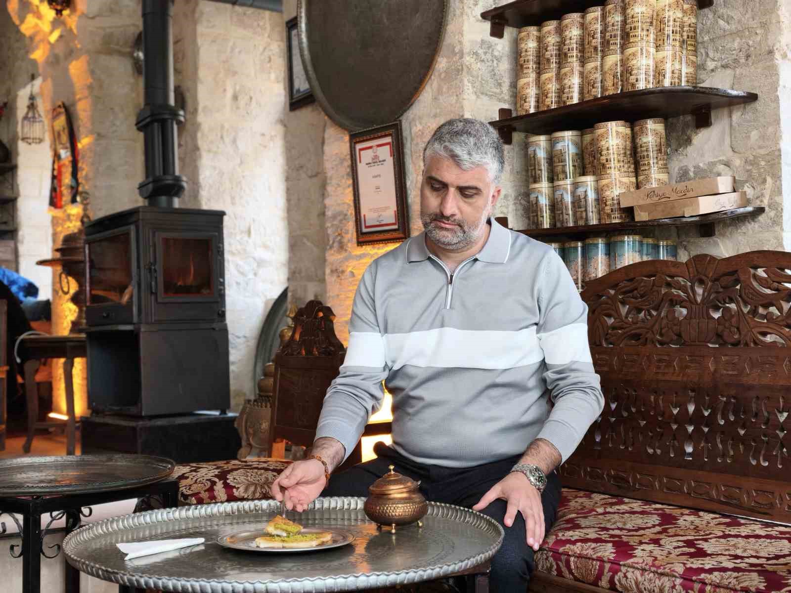 Mardin’de kahiye tatlısı geleneği Ramazan’da da yaşatılıyor
Mardin’de kahiye tatlısı geleneği Ramazan’da da yaşatılıyor