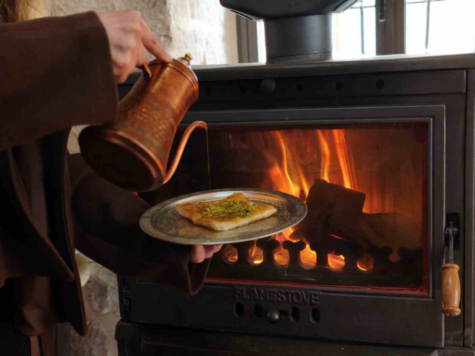 Mardin’de kahiye tatlısı geleneği Ramazan’da da yaşatılıyor
Mardin’de kahiye tatlısı geleneği Ramazan’da da yaşatılıyor
