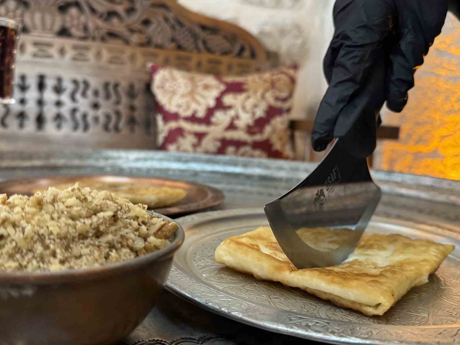 Mardin’de kahiye tatlısı geleneği Ramazan’da da yaşatılıyor
Mardin’de kahiye tatlısı geleneği Ramazan’da da yaşatılıyor