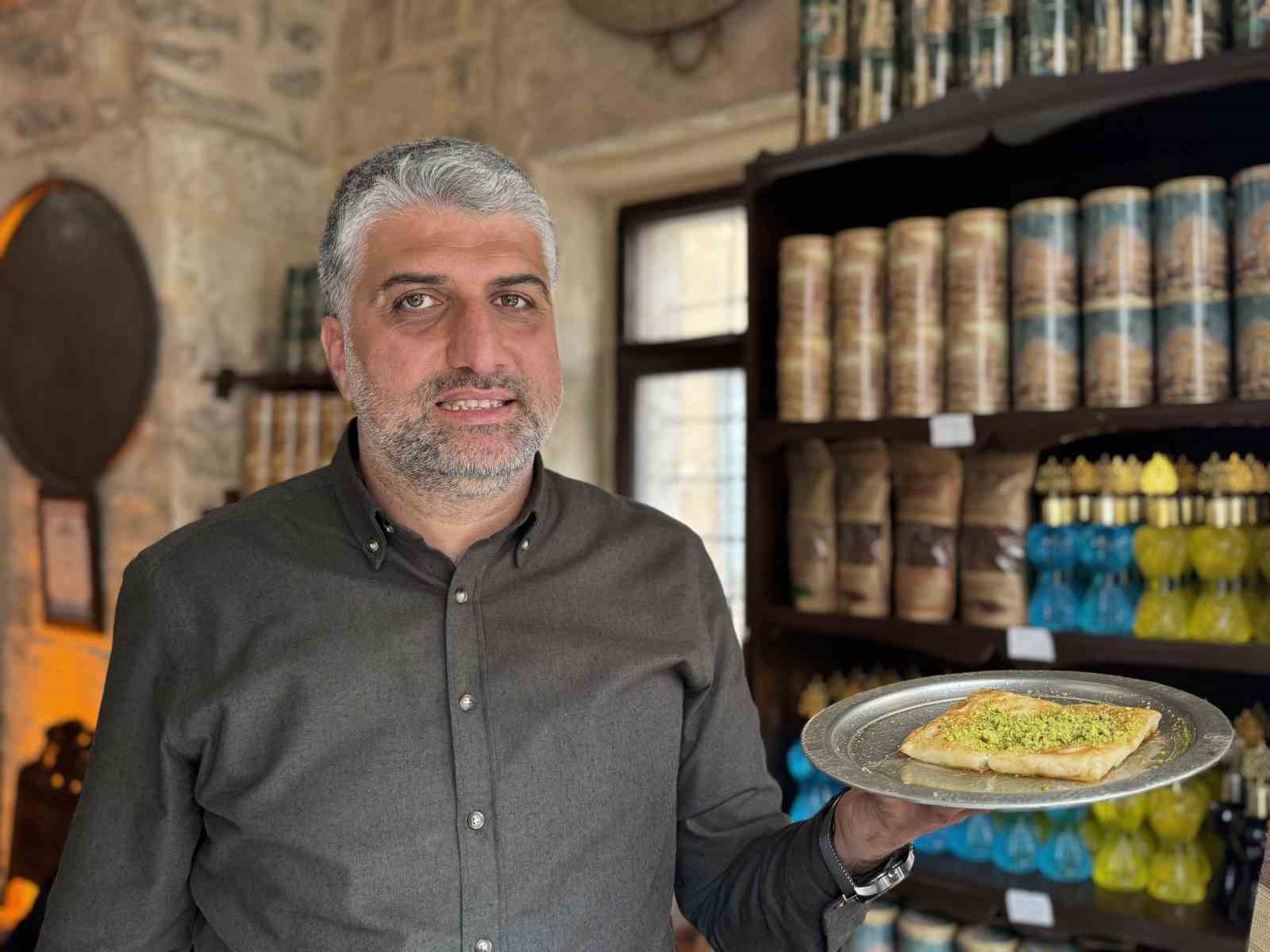 Mardin’de kahiye tatlısı geleneği Ramazan’da da yaşatılıyor
Mardin’de kahiye tatlısı geleneği Ramazan’da da yaşatılıyor