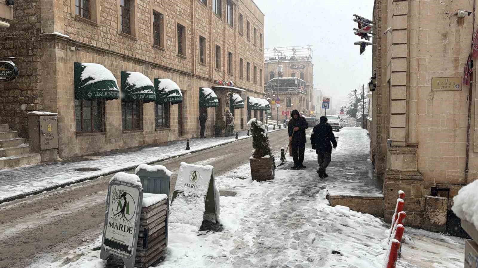 Mardin’de kar yağışı etkili oluyor
