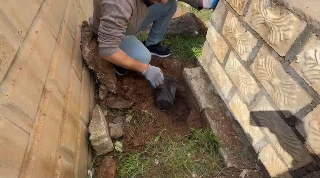 Mardin’de mezarlıkta toprağa gömülü eroin ele geçirildi
