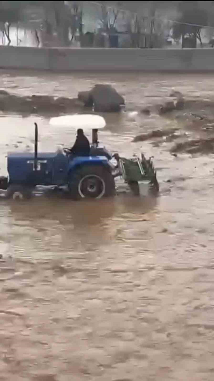Mardin’de sağanak hayatı olumsuz etkiledi
