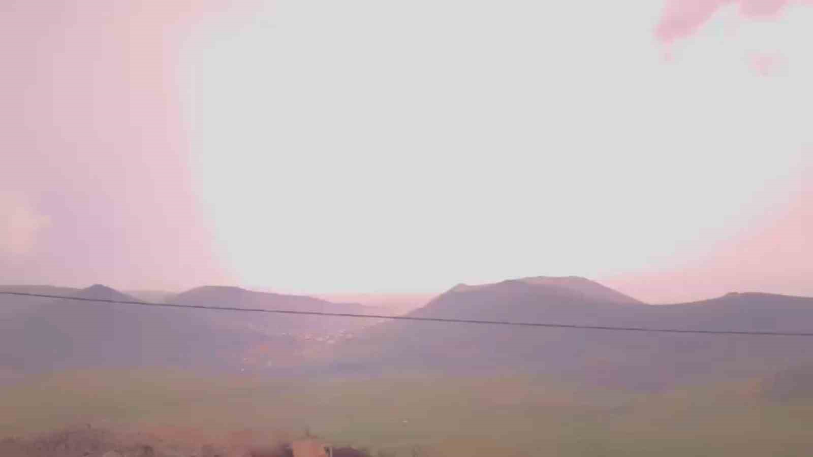 Mardin’de şimşek ve yıldırım görsel şölen oluşturdu
