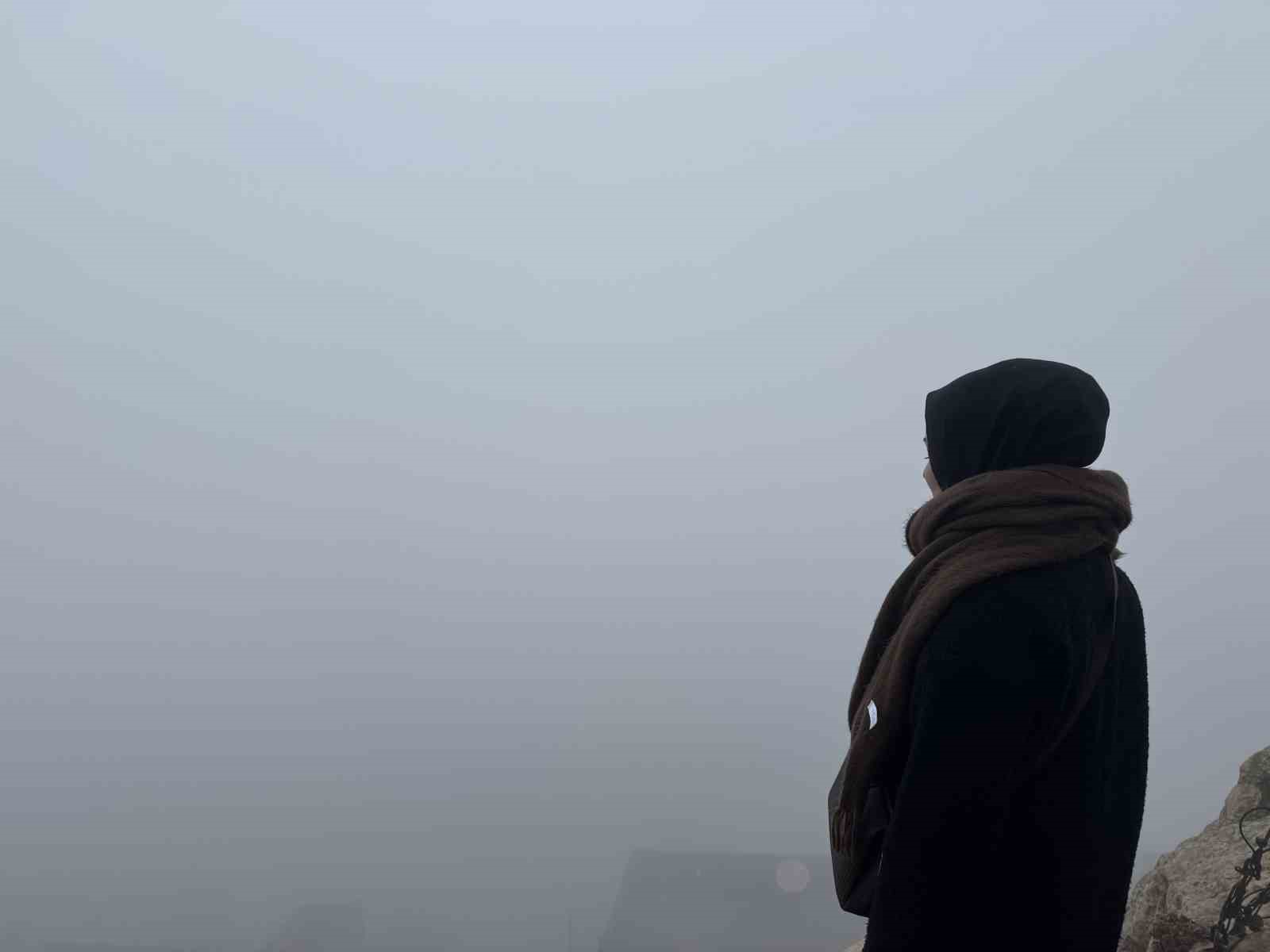 Mardin’de sis, yağmur ve rüzgar günlük hayatı olumsuz etkiledi
