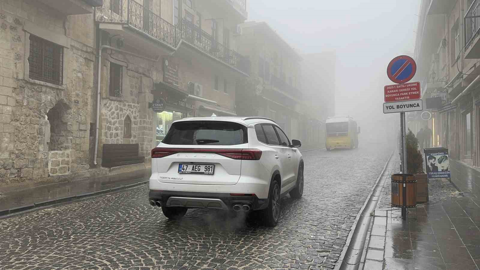 Mardin’de sis, yağmur ve rüzgar günlük hayatı olumsuz etkiledi
