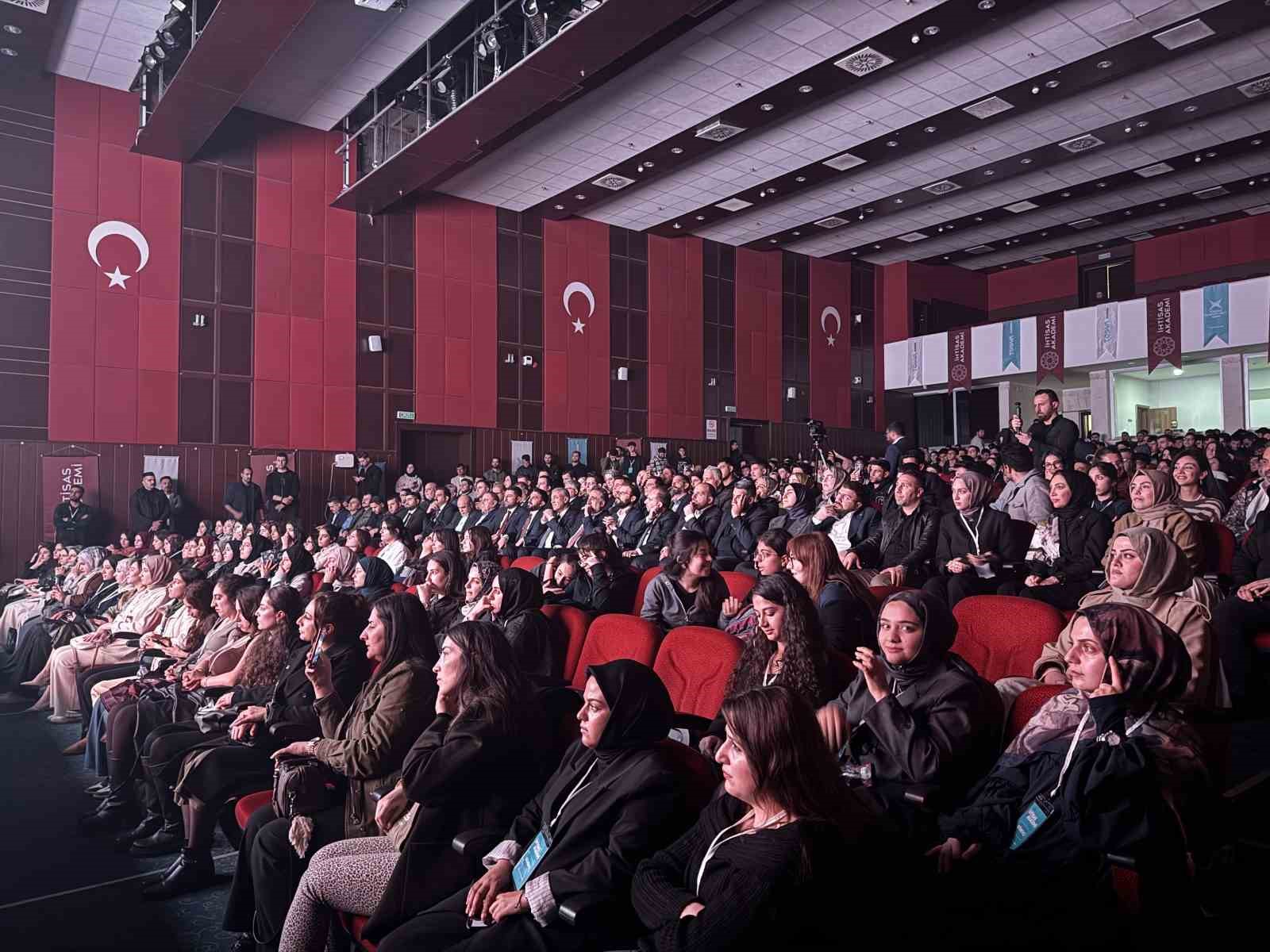 Mardin’de TÜGVA "İhtisas Akademi Lansman Programı"
