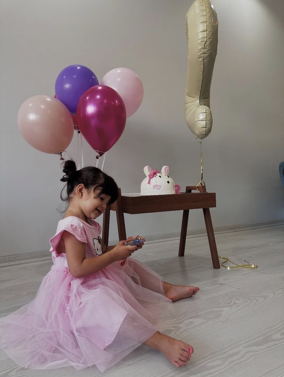 Mardin’de üçüncü kattan düşen çocuk hayatını kaybetti, geriye doğum günü görüntüsü kaldı
