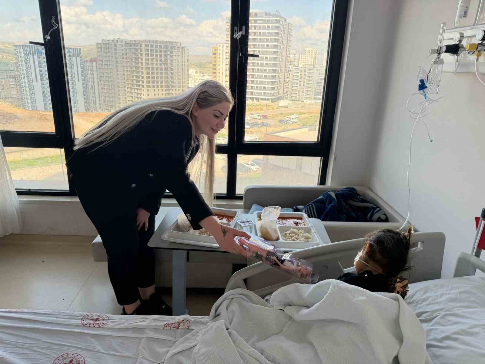 Mardin’de yüzlerce çocuğa oyuncak dağıtıldı
