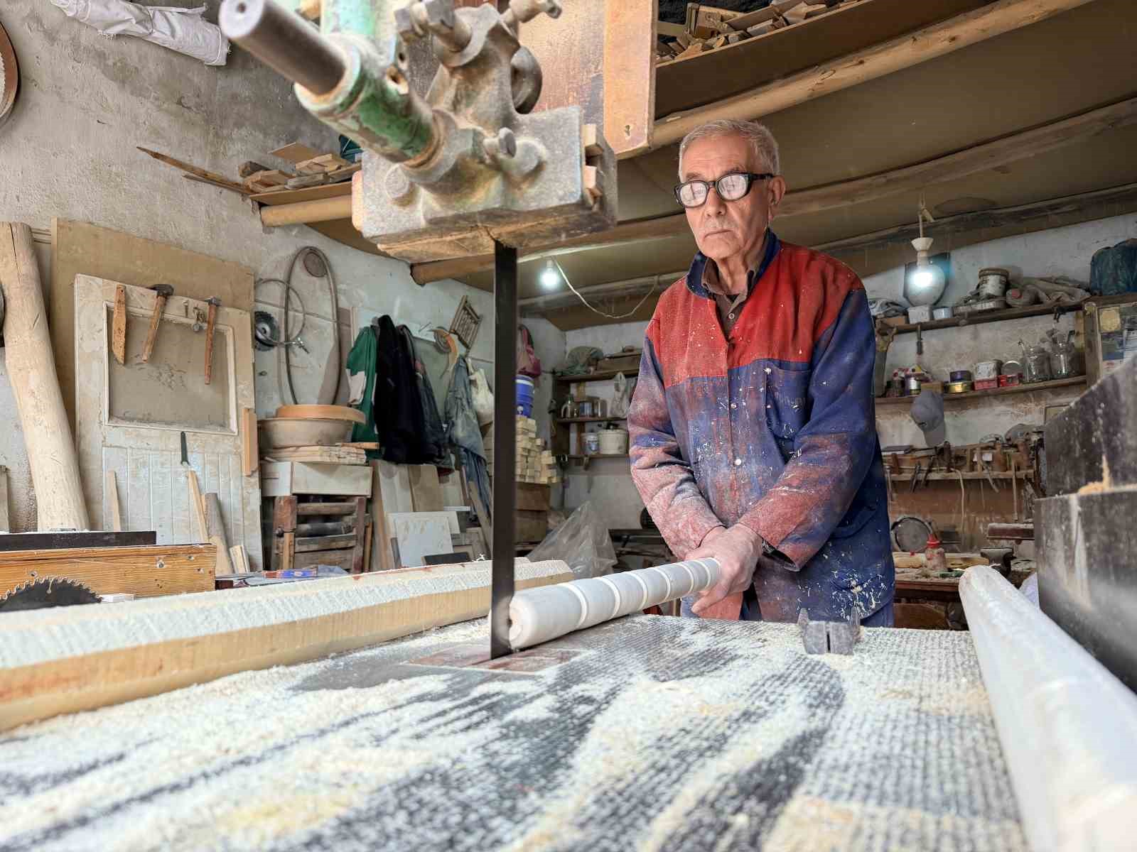 Mardinli usta ahşap beşik geleneğini yarım asırdır ayakta tutuyor
