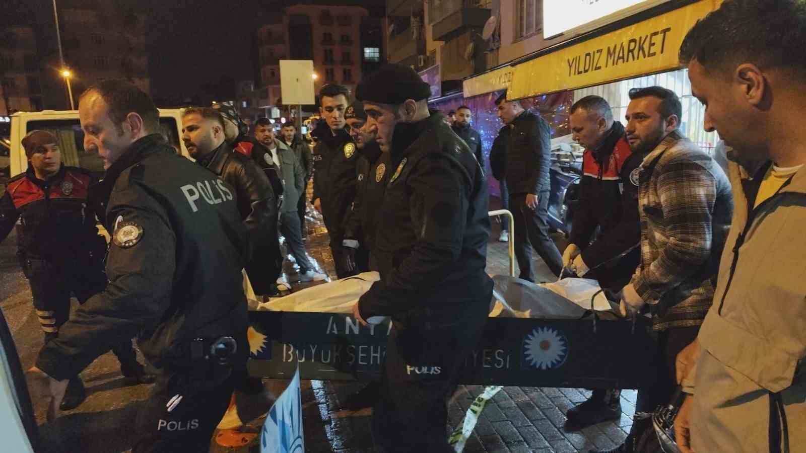 Markette 19 yaşındaki genci hayattan koparan cinayet anına ait görüntüler ortaya çıktı
