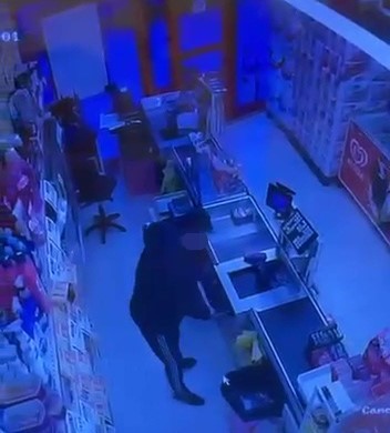 Marketten nakit para ve sigara çalan şüpheli kameralara yansıdı
