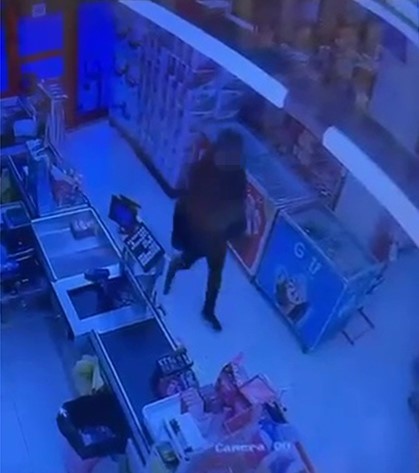 Marketten nakit para ve sigara çalan şüpheli kameralara yansıdı
