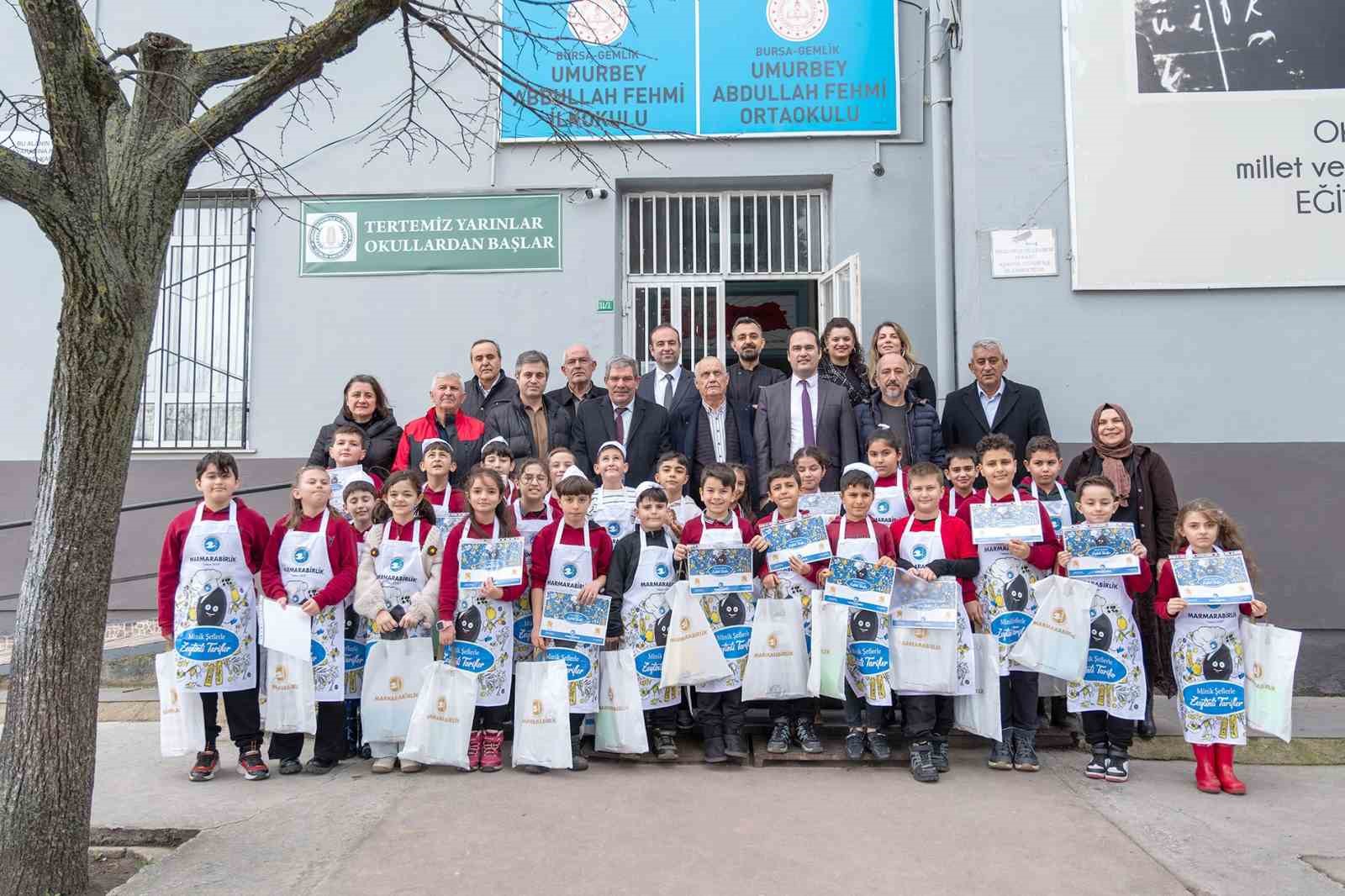 Marmarabirlik minik şeflerle sağlıklı nesiller yetiştiriyor
Marmarabirlik minik şeflerle sağlıklı nesiller yetiştiriyor