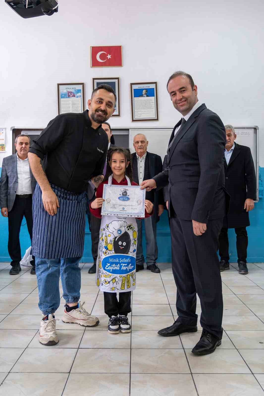 Marmarabirlik minik şeflerle sağlıklı nesiller yetiştiriyor
Marmarabirlik minik şeflerle sağlıklı nesiller yetiştiriyor