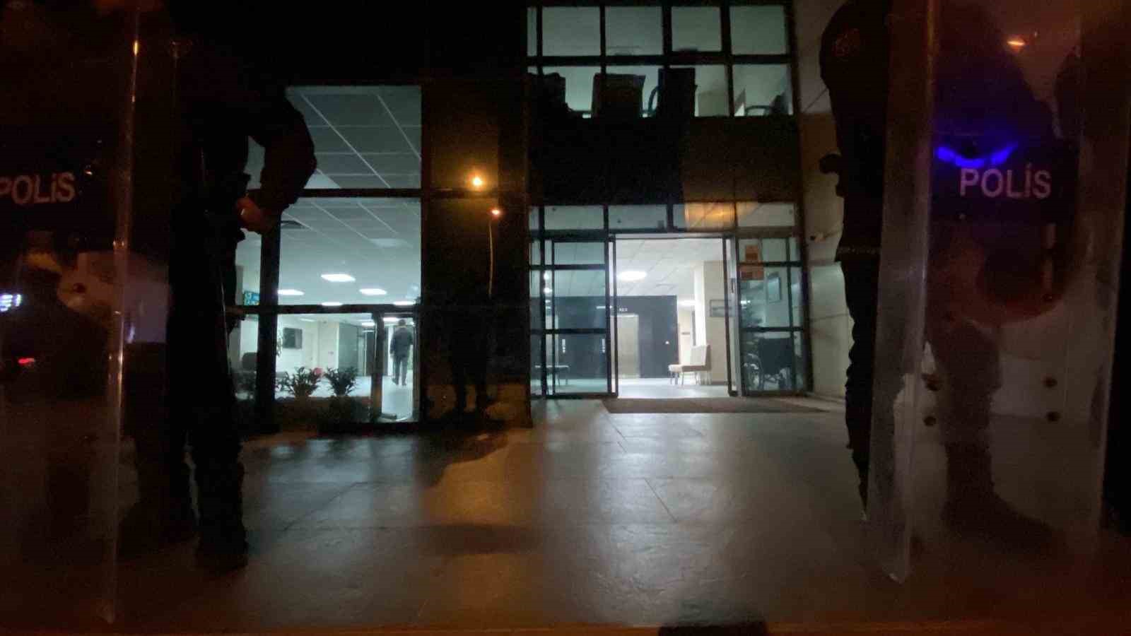 Marmaris Belediyesi’ne gece yarısı polis baskını
