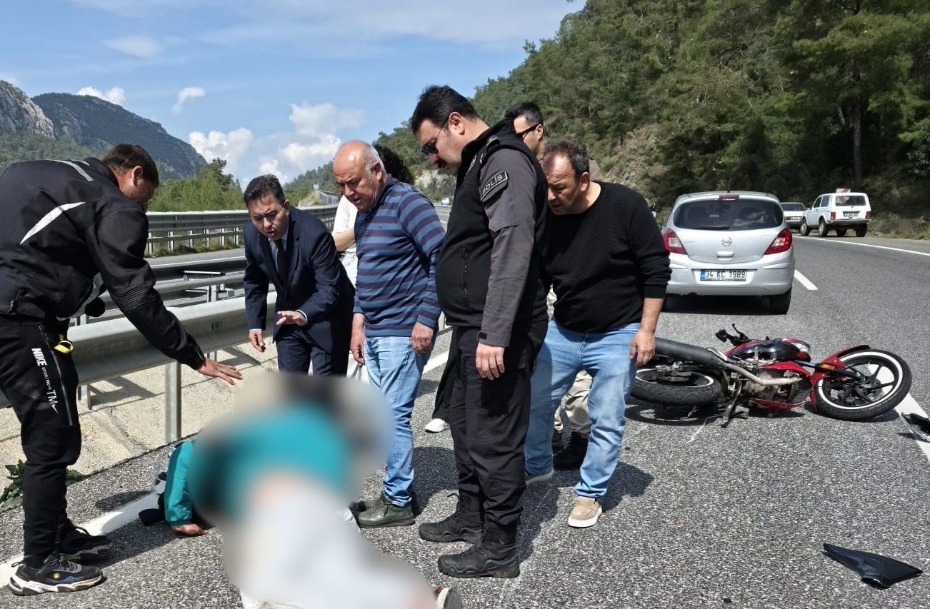 Marmaris çıkışındaki motosiklet kazasında kask hayat kurtardı
