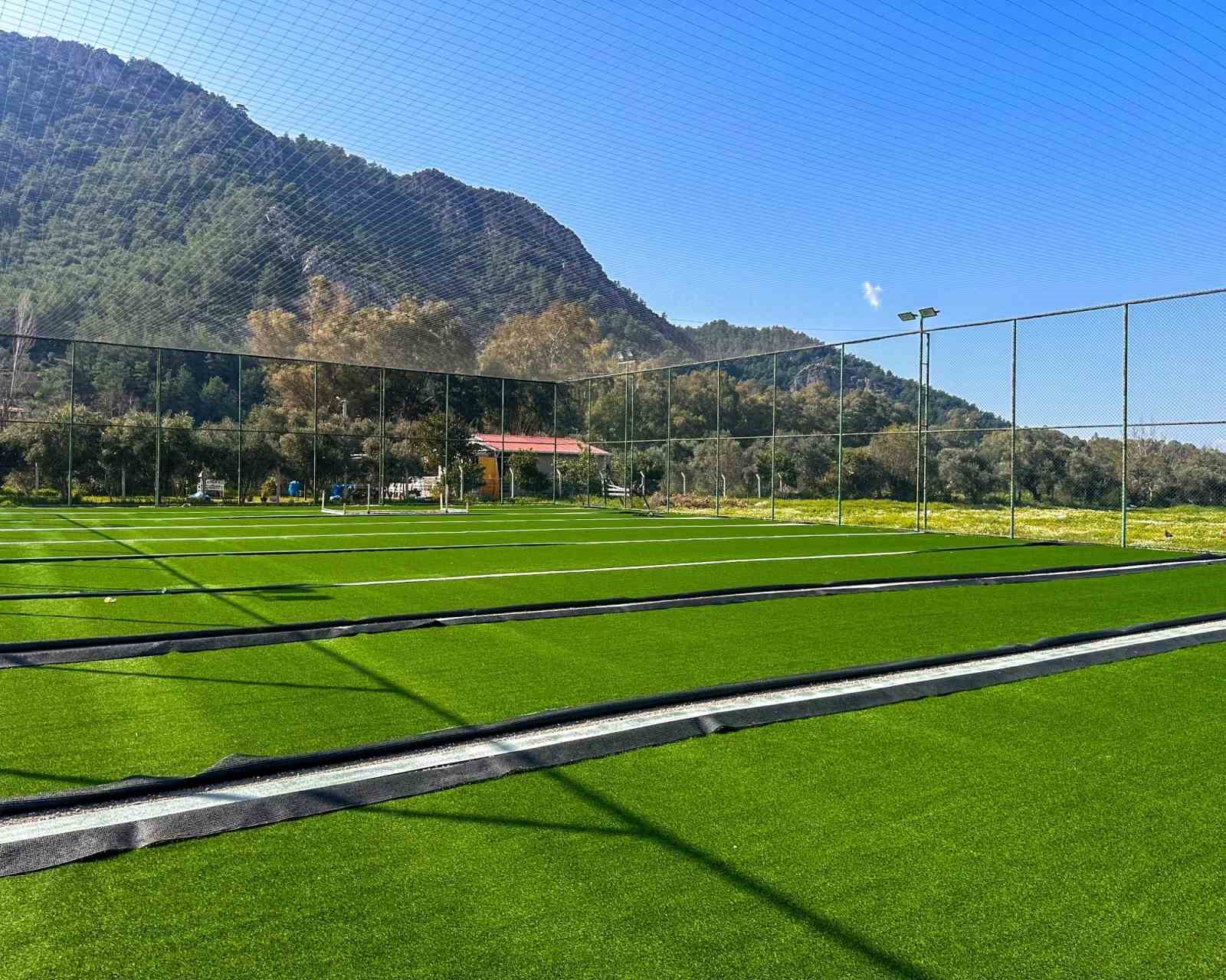 Marmaris Turgut Mahallesi’nde futbol sahası yenilendi
