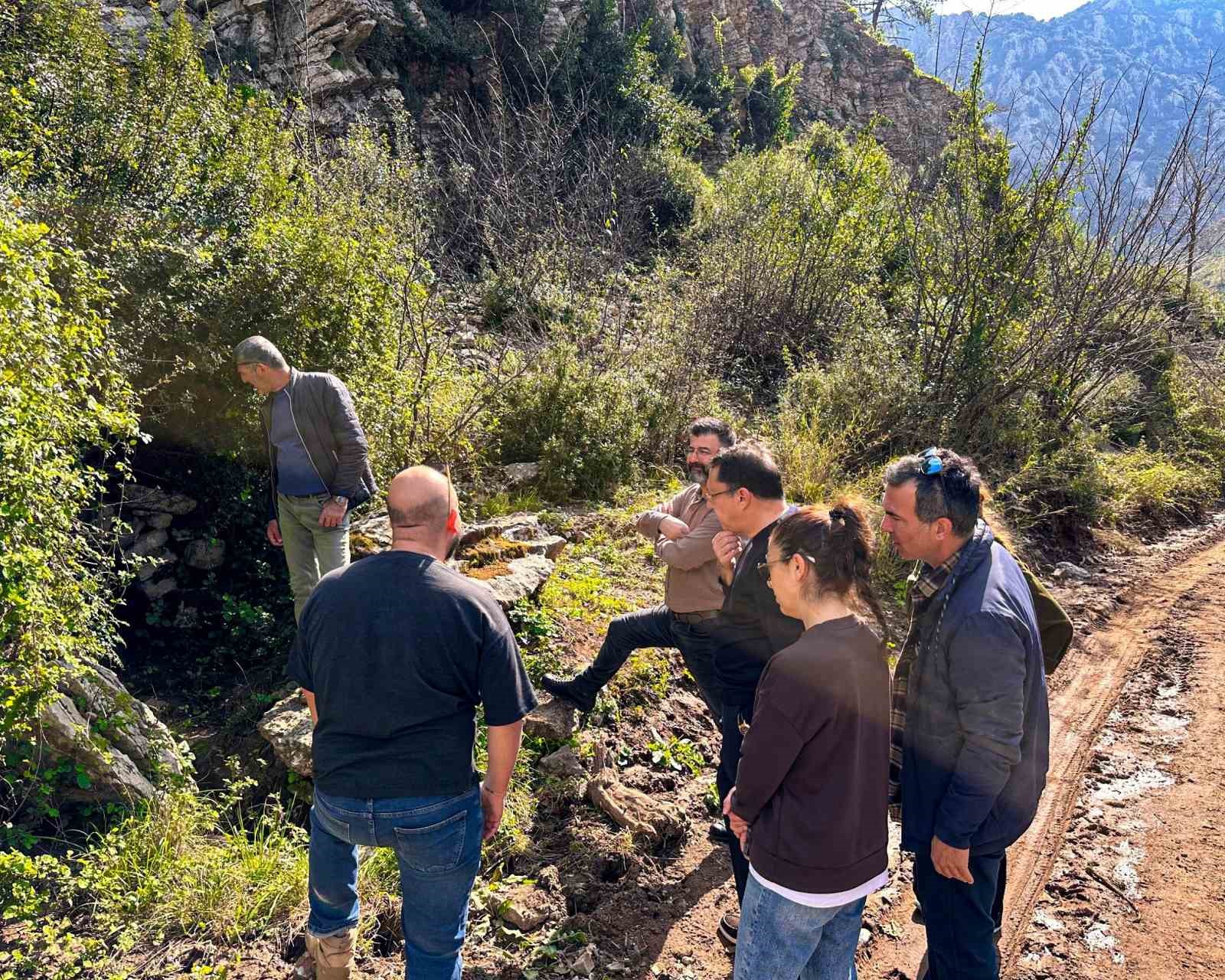 Marmaris Turgut Mahallesi’nde futbol sahası yenilendi

